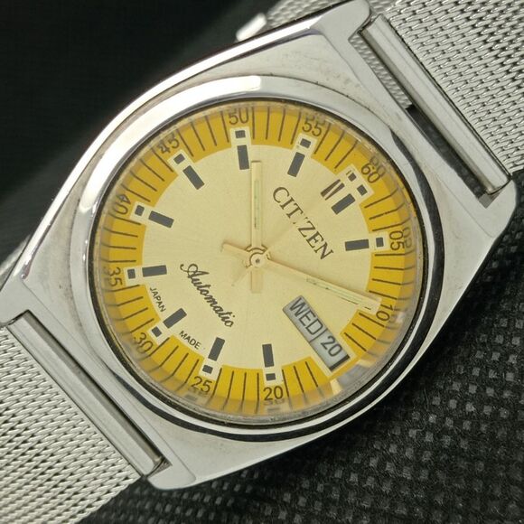 Vintage 1975 Citizen Automatic Mens Silver Watch W/daydate & Yellow accents - Picture 1 of 8